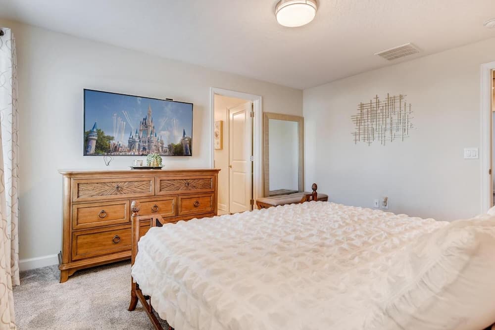 4801 ML - Storey Lake - Luxury 5 Bed Townhome