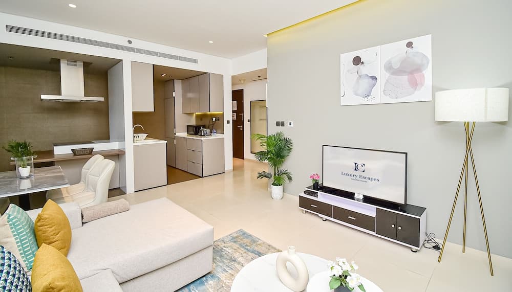 VST - Spacious Furnished 1BR in Marina