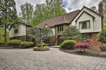 Tranquil Getaway In Gated Community - Free Wifi And Laptop-friendly Workspace 1 Bedroom Condo by Redawning