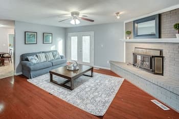 Belleville Beauty - Luxury Stay For Work Or Stay For Play Either Way This Is The Perfect Property For You! 4 Bedroom Residence by Redawning