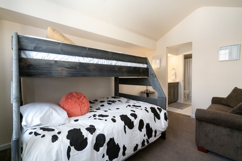 Quail Run 5 3 Bedroom Condo by RedAwning