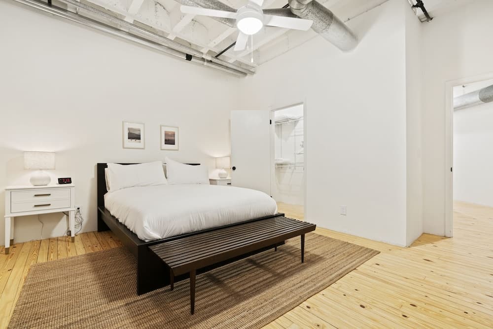 West Home - 900 Lofts