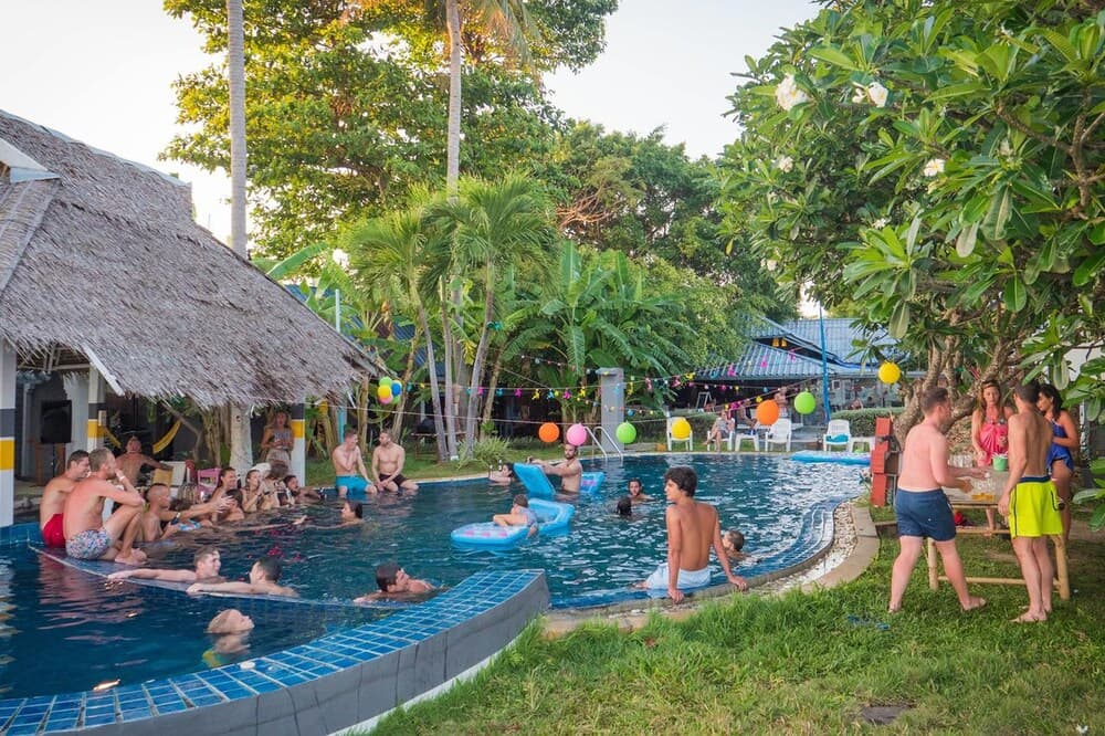 Asia Blue - Beach Hostel Hacienda - Deluxe or Twin Room With Garden View