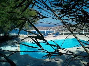 Semi-detached House on the Heights of Parikia - Exceptional View of the Cyclades