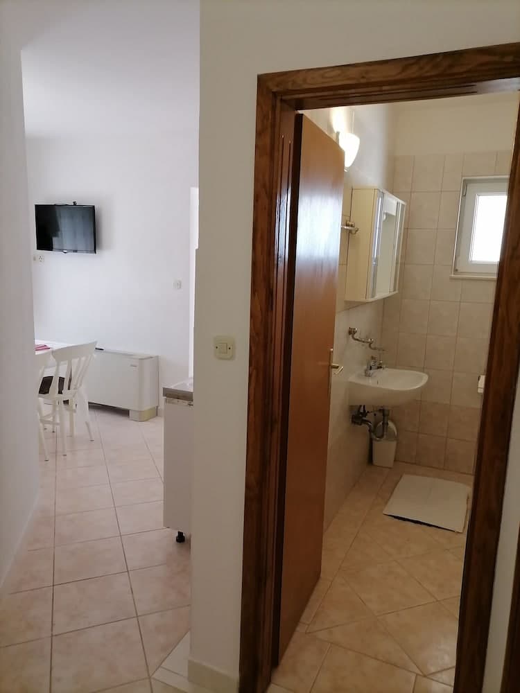 Apartment 7, First Floor