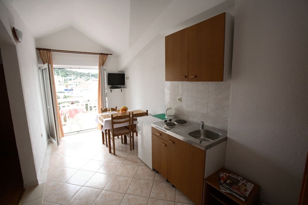 Room in Studio - Studio Apartment 3, First Floor