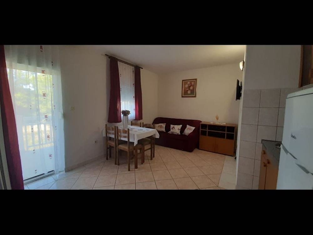 Apartment 6, First Floor