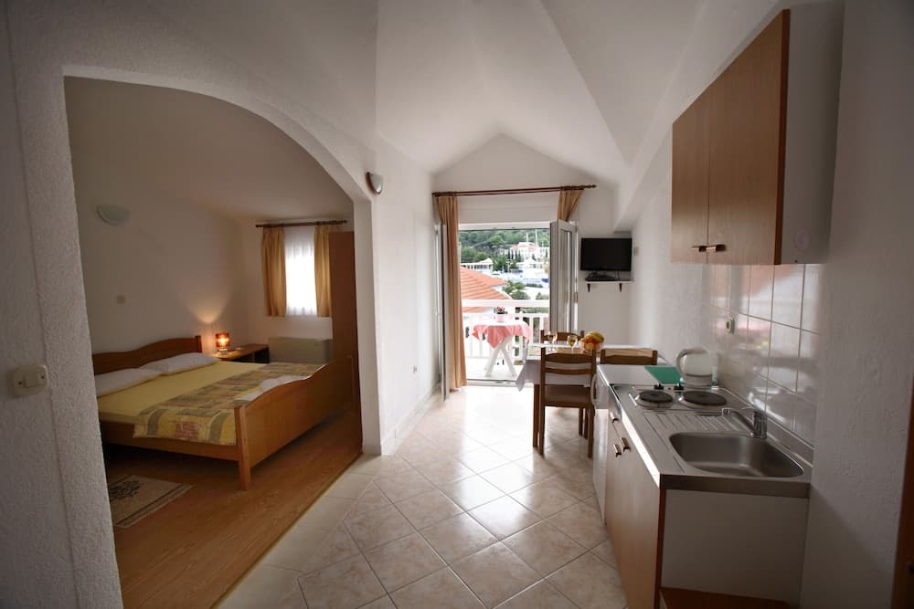 Room-studio Apartment 8, 2,floor