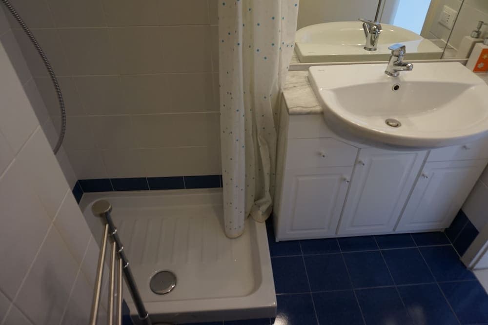 Wonderful Studio With Swimming Pool, Spacious Terrace and sea View by Beahost