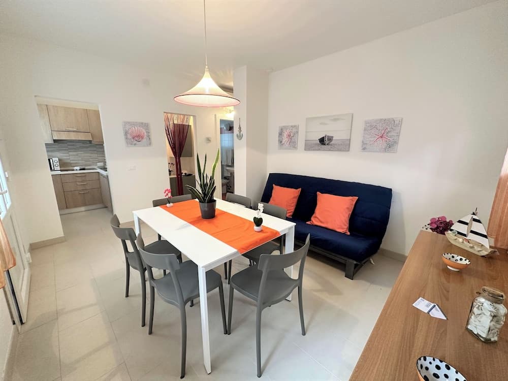 Relax in a Charming Flat With Garden