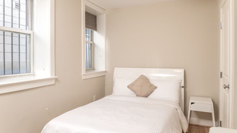 2br Fully Furnished Ground Level Apartment Next To Convention Center 2 Bedroom Apts by Redawning