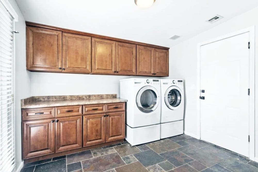 The Scott With Heated Pool by Homeslice Stays