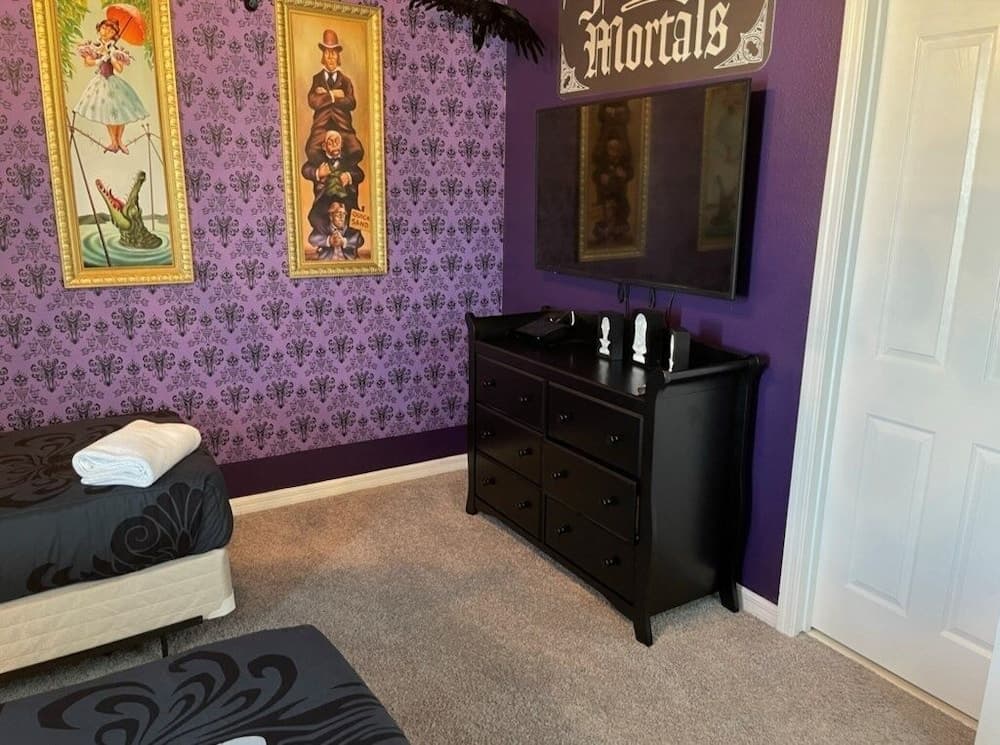 Jodie's Luxury Solara Home 6 Bedroom Home by Redawning