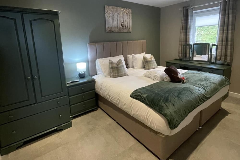 Pendle View Sleeps 8 With Hot Tub