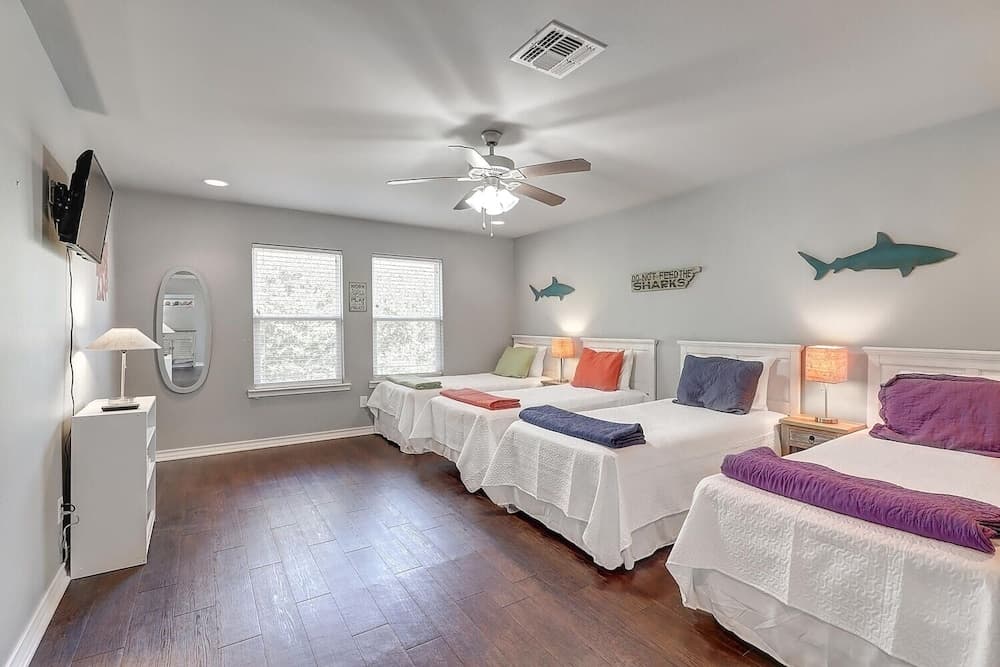 Captains Quarters 4 Bedroom Home by Redawning