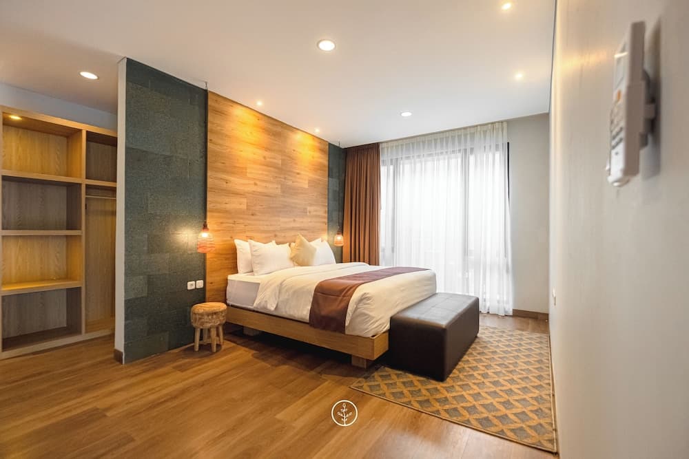 Atsuka Hill View 8BR Vila with Private Heated Pool