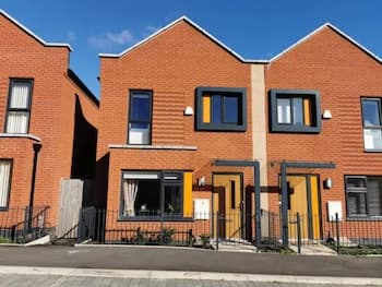 Entire 3 Bedroom House Manchester Free Parking