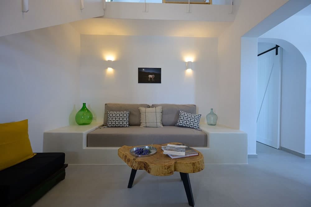 Oia Kissiri - private pool Villas