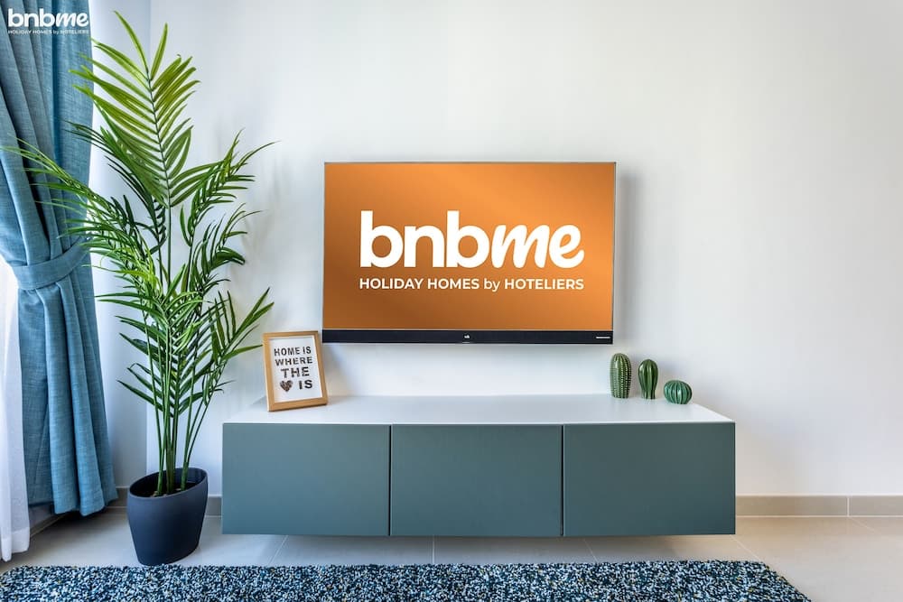 1B-Silverene-1704 by bnbmehomes