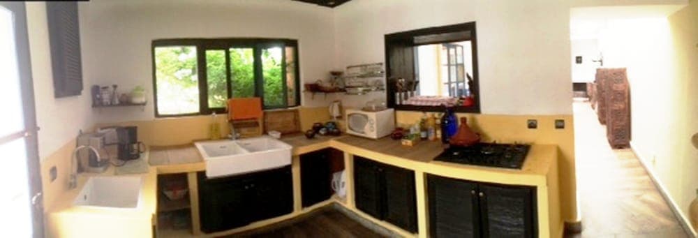 Double Bedroom and Spacious Garden With Swimming Pool