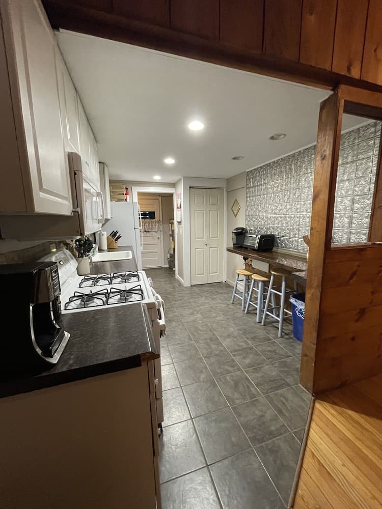 Brookside Hideaway, Brook Road Inn