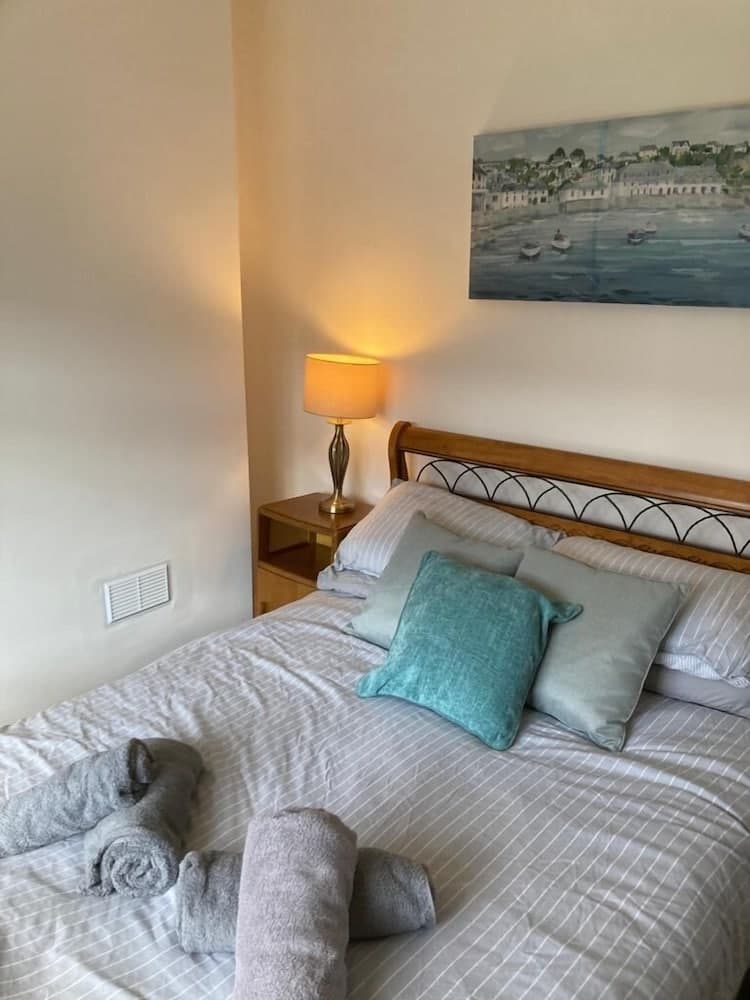 Cosy 2-bedroom House in Widnes Sleeps 4