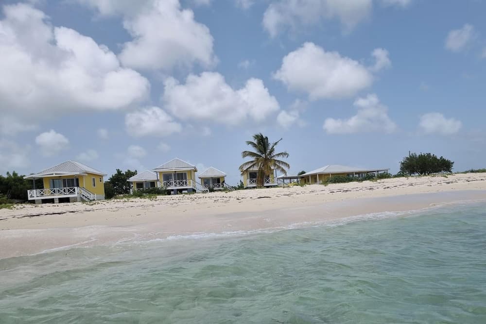 Harrys Cottages Cottage 5 Right on the Pink Sand