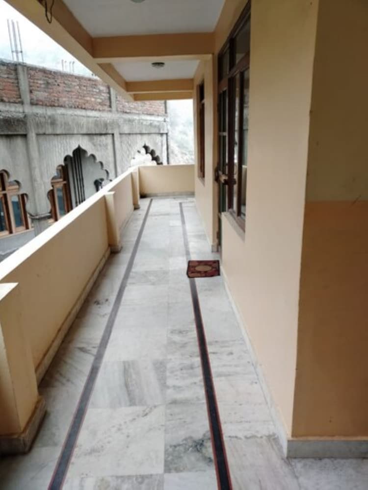 Goroomgo Shah Guest House Nainital