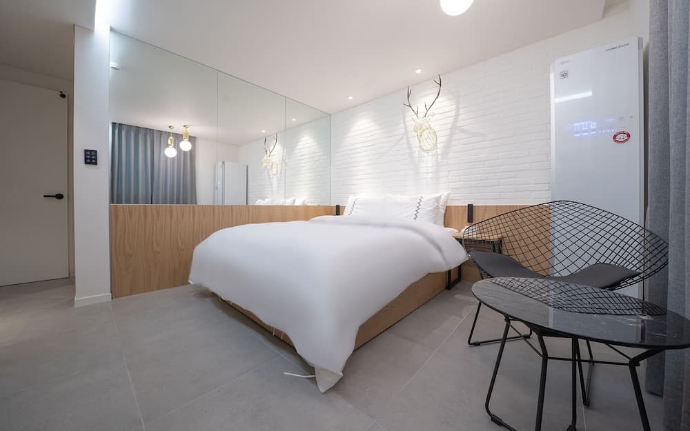 Hwagok Alice Next Door