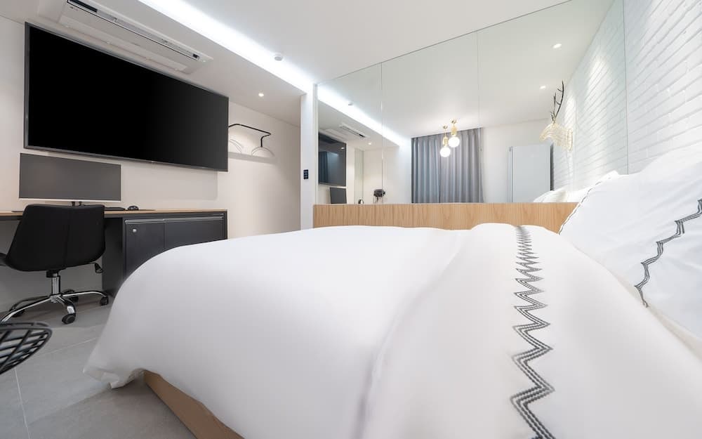 Hwagok Alice Next Door