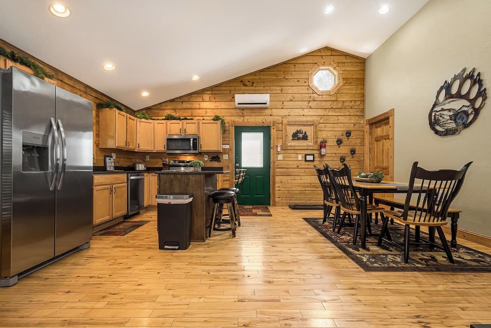 Bear Paws by Taylor Made Deep Creek