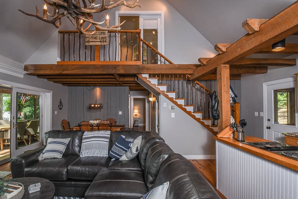 Bearfoot Lodge by Taylor Made Deep Creek