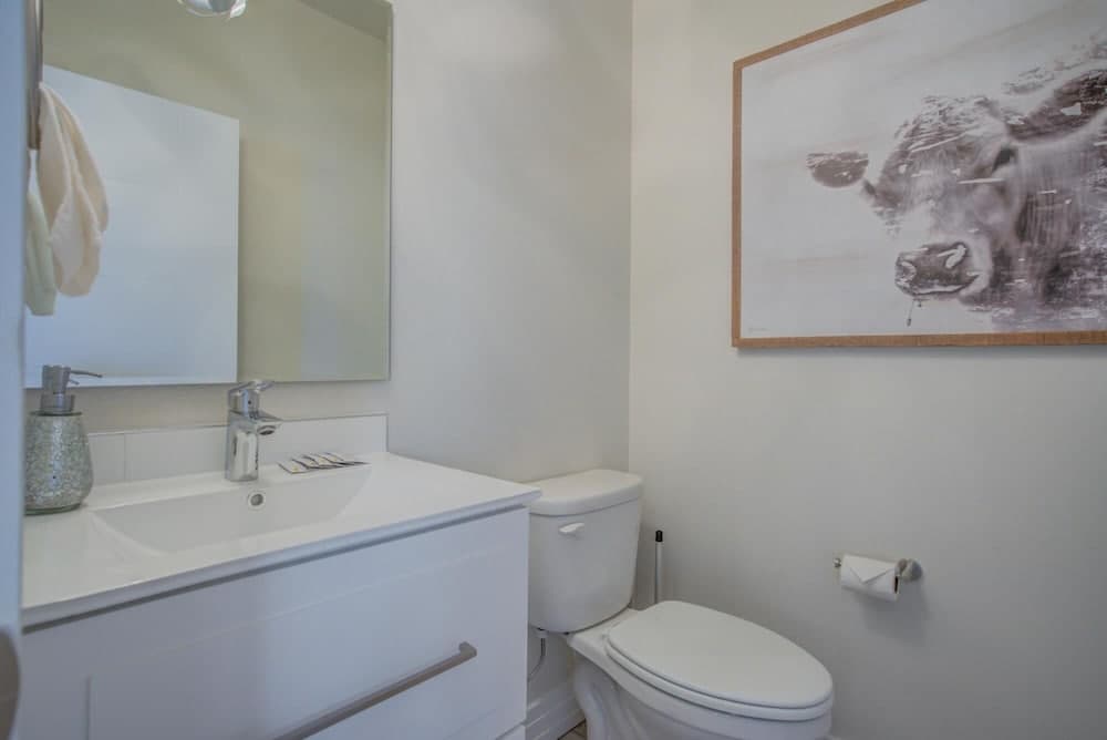 Mountain Views Modern Rooftop Patio w Fire Pit