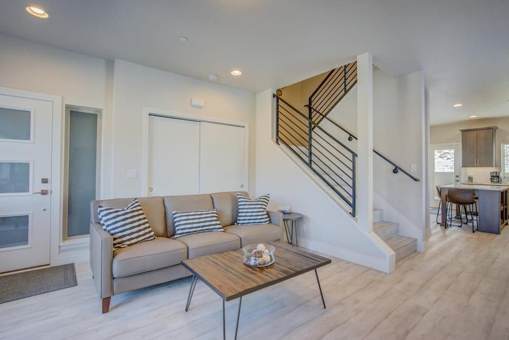 Mountain Views Modern Rooftop Patio w Fire Pit