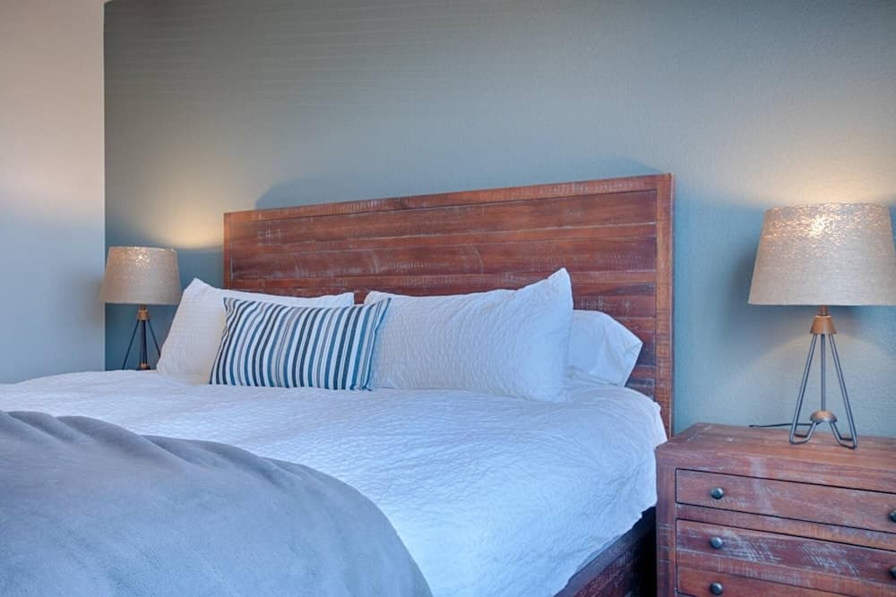 2BR Mtn Views Usaf Academy Newly Build Central AC