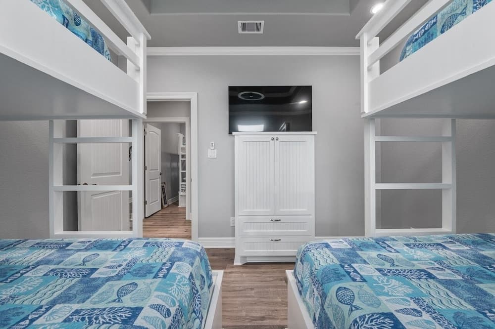 Soggy Bottom 3 Bedroom Home by RedAwning