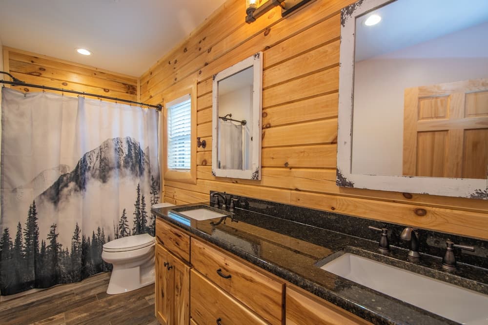 Cj's Mountain Lodge by Taylor Made Deep Creek