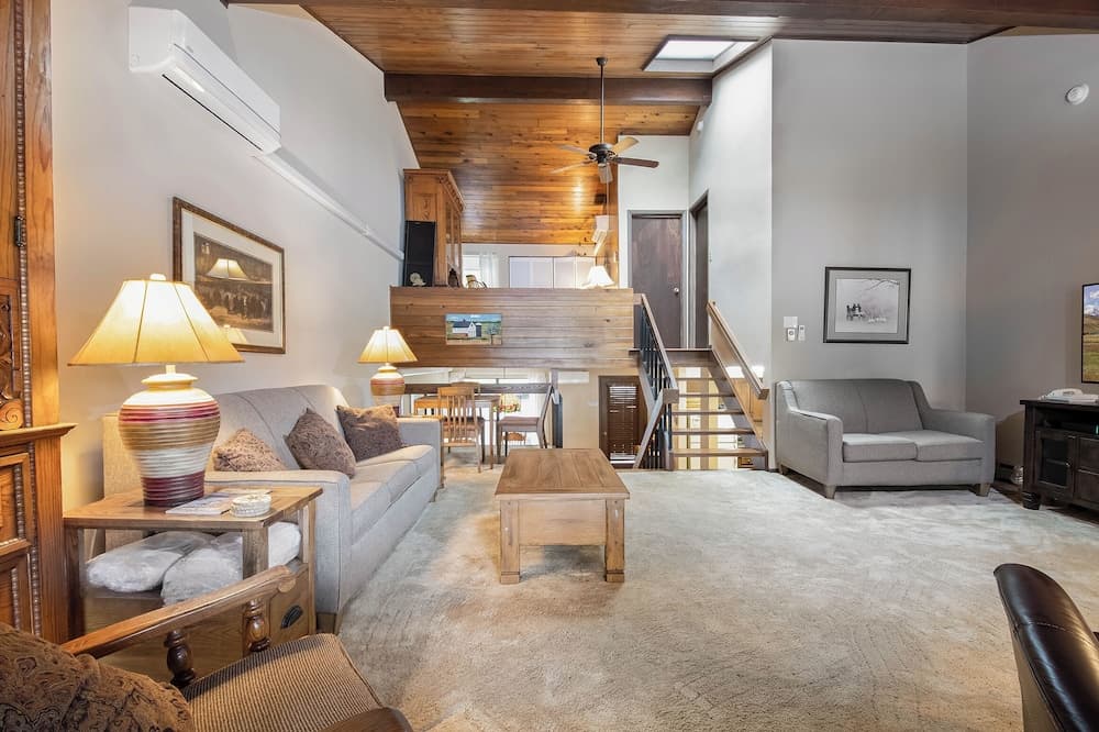 Four Hooppole South G6 by Taylor Made Deep Creek