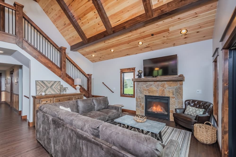 Lucky Bear Lakeside by Taylor Made Deep Creek