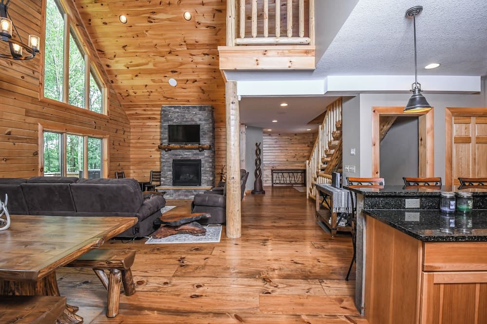 Maple Manor by Taylor Made Deep Creek