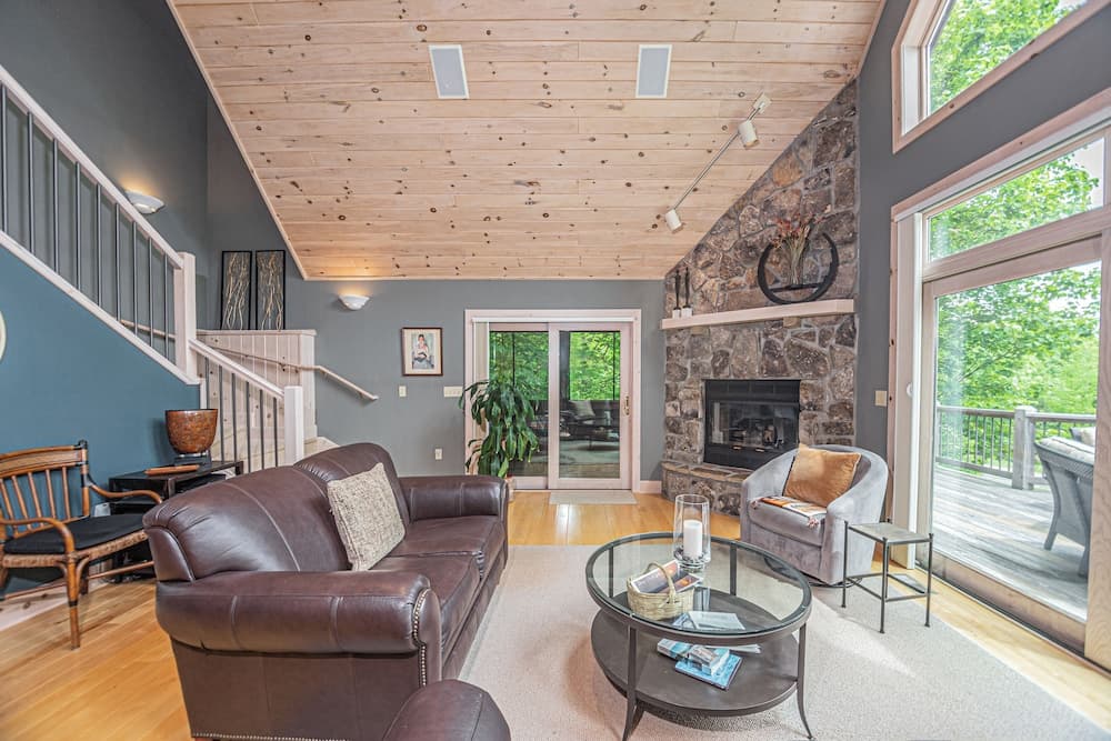 Play-a-way Chalet by Taylor Made Deep Creek