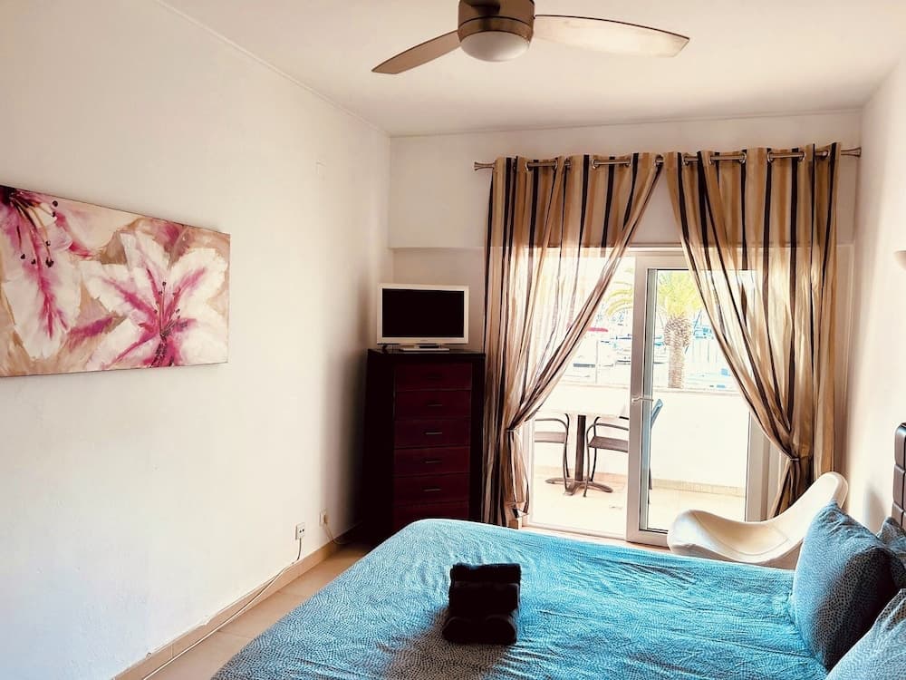 Lagos Marina View Apartment Near Beaches and Shops