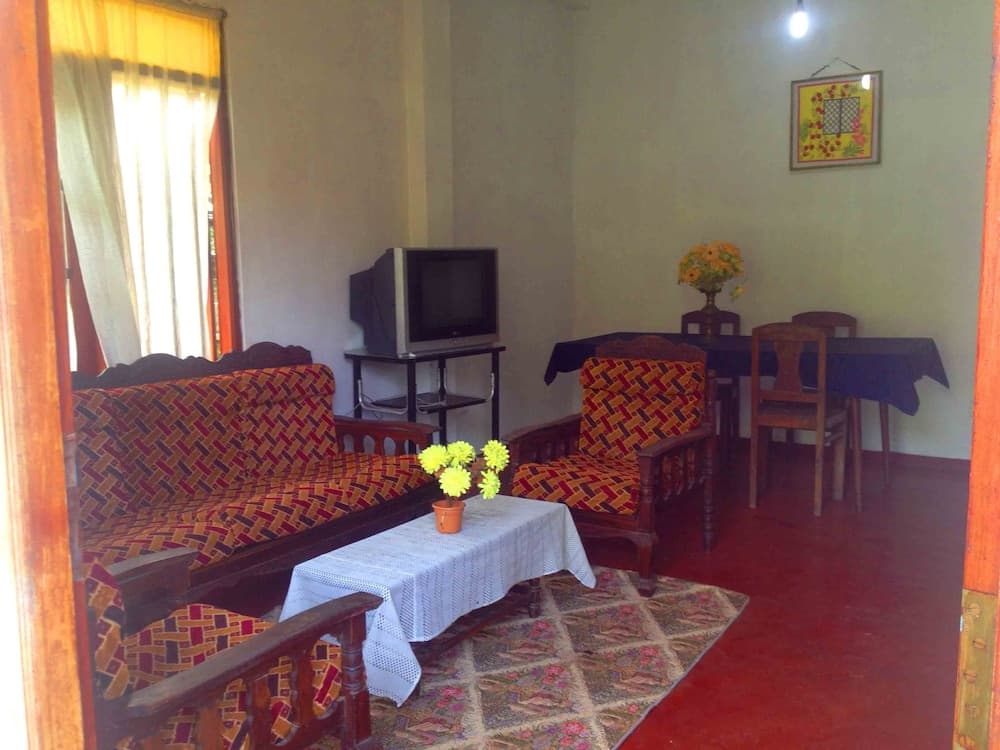 Hikka Green Family House