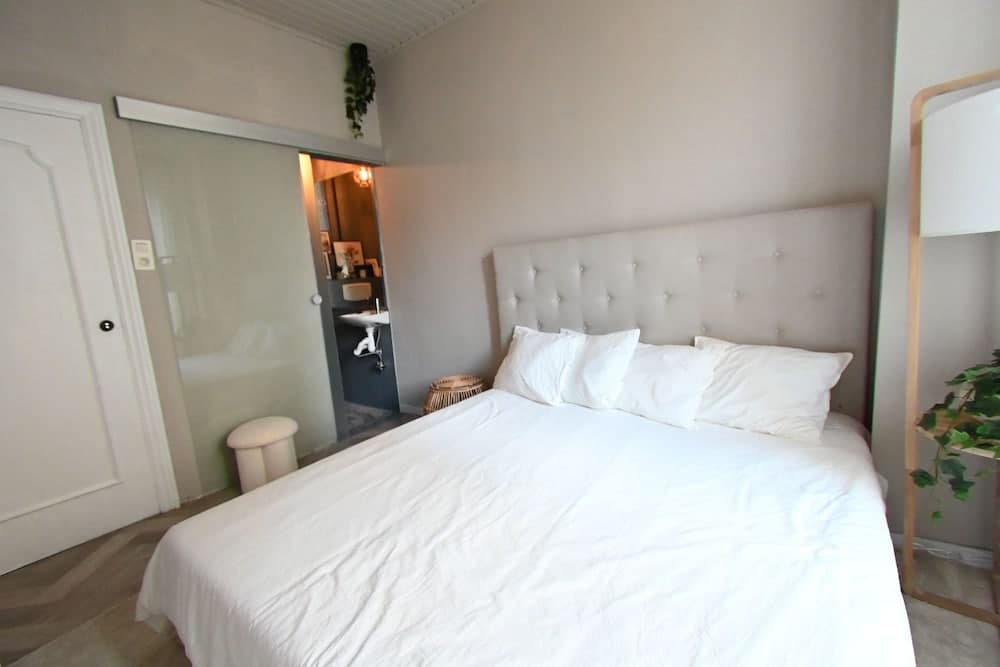 Up too 8- 10 Persons Stay in Antwerp