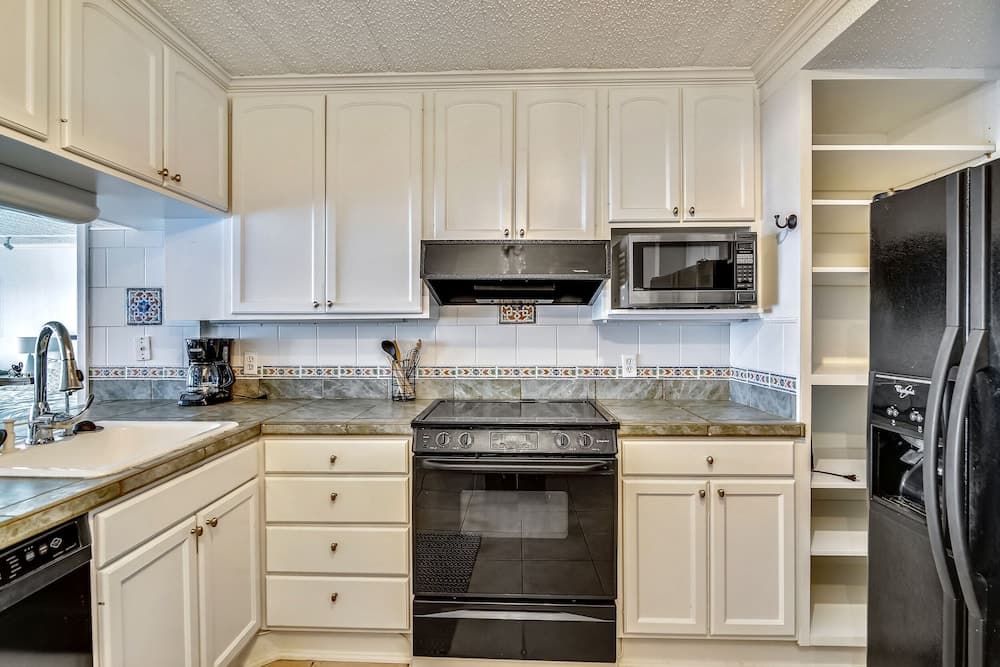 By the Sea Resort 807-seaside Retreat