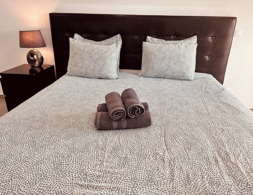 Central Lagos apt With Marina Views Near Beaches