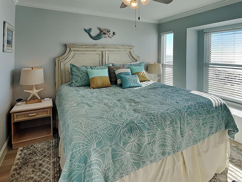 Parrot Paradise by Ryson Vacation Rentals