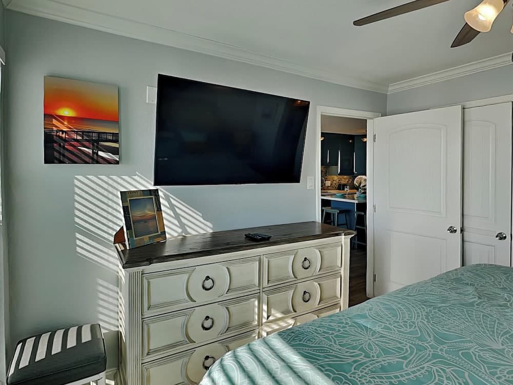 Parrot Paradise by Ryson Vacation Rentals