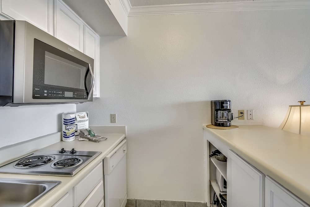 Victorian 9306-little Cajun Hideaway