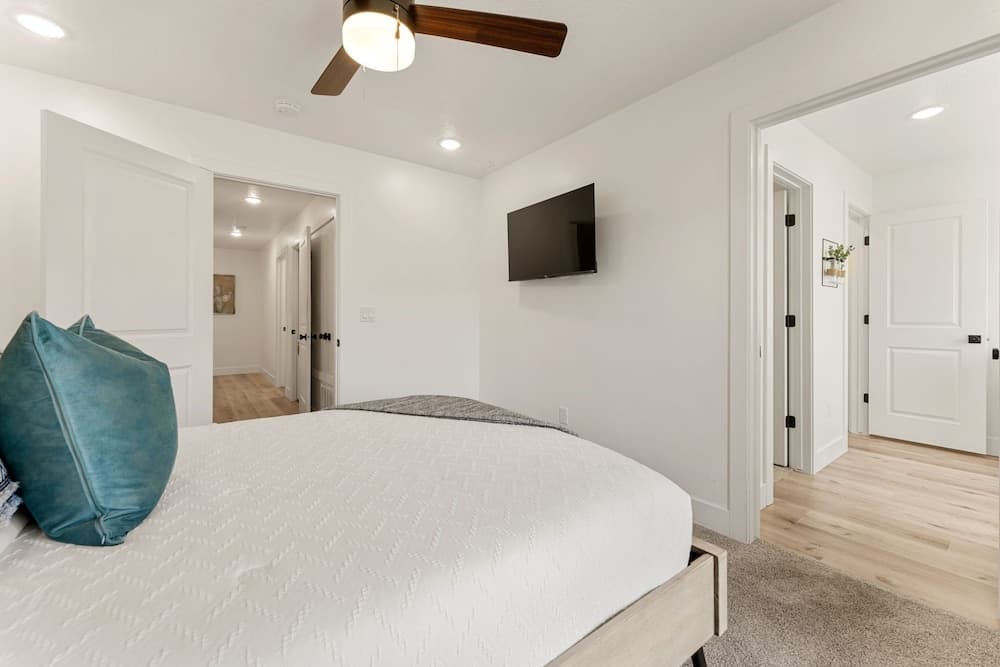 The Hub #95 by RedAwning